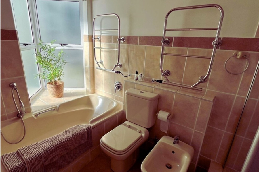 5 Bedroom Property for Sale in Shelley Point Western Cape